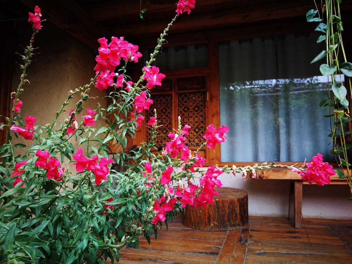 Courtyard Shangri-La 藏舍小院 Exterior foto